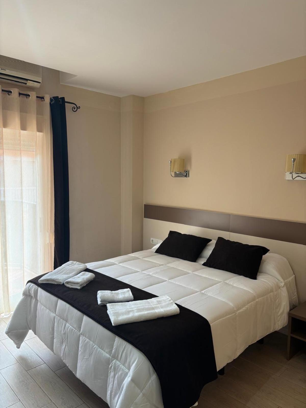 Hotel Ancla Оропеса дел Мар Екстериор снимка