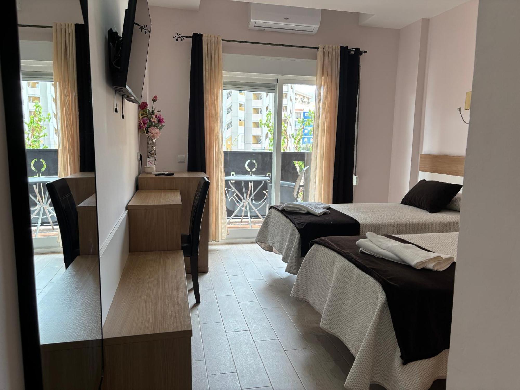 Hotel Ancla Оропеса дел Мар Екстериор снимка