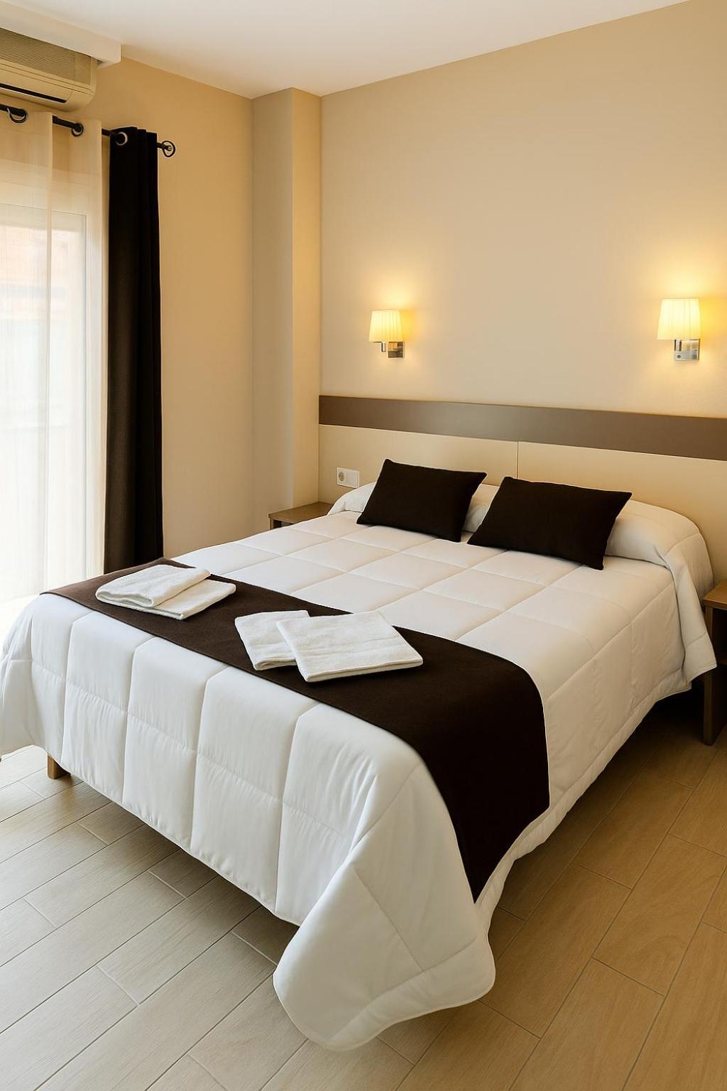 Hotel Ancla Оропеса дел Мар Екстериор снимка